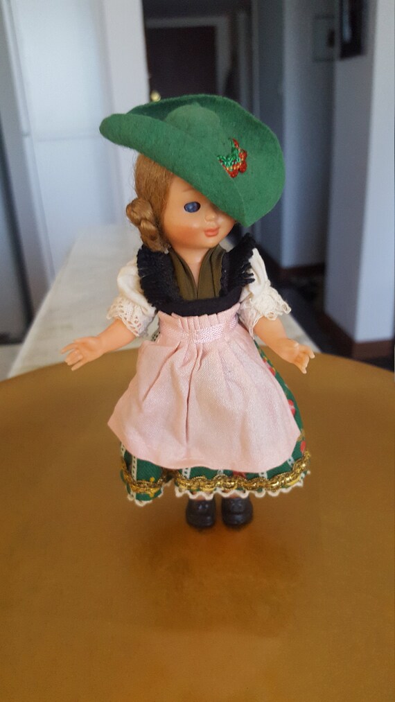 vintage souvenir dolls