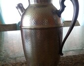 silver martini shaker pitcher ice strainer stopper strainer spout screw cap roaring 20's Great Gatsby hammered metal retro bar rockabilly