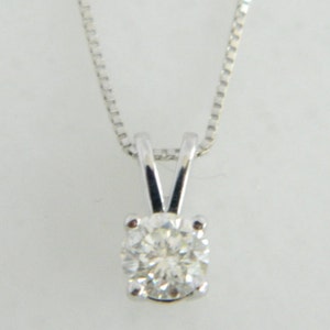 Beautiful Diamond 14K White Gold Pendant / Necklace