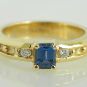 Unique 14K Gold Tanzanite & Diamond Ring