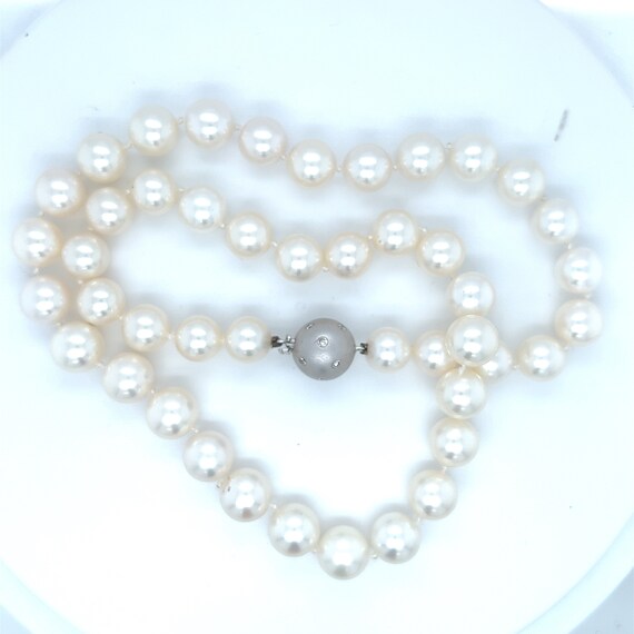 Pearl necklace with cheap diamond clasp