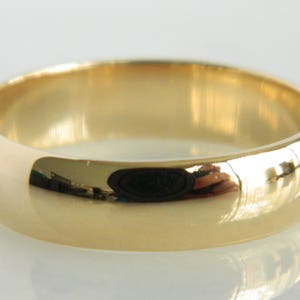 14K Yellow Gold Regular Fit Wedding Band 6mm