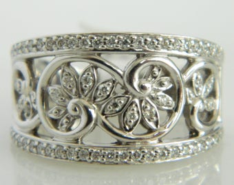 Beautiful 14K White Gold Diamond Ring