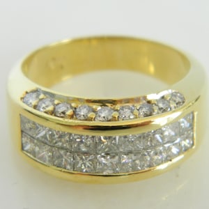 Stunning 18k Yellow Gold Diamond Ring