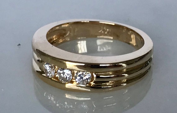 Lovely 14k Yellow Gold Diamond Band - image 2