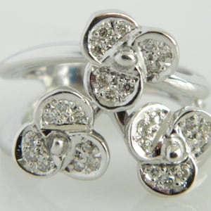 Incredible Diamond Flower 14K White Gold Ring size 6