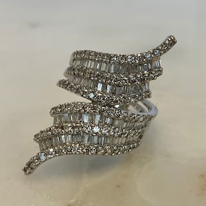 Gorgeous 18k White Gold Diamond Cocktail Ring