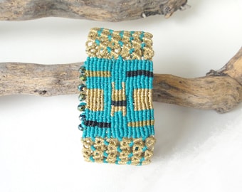 Türkis und Gold Makramee Armband. Sommer Manschette Armband. Luxuriöser Boho Chic Oriental Handgewebter Makramee Schmuck. Verstellbares Geschenk für sie.