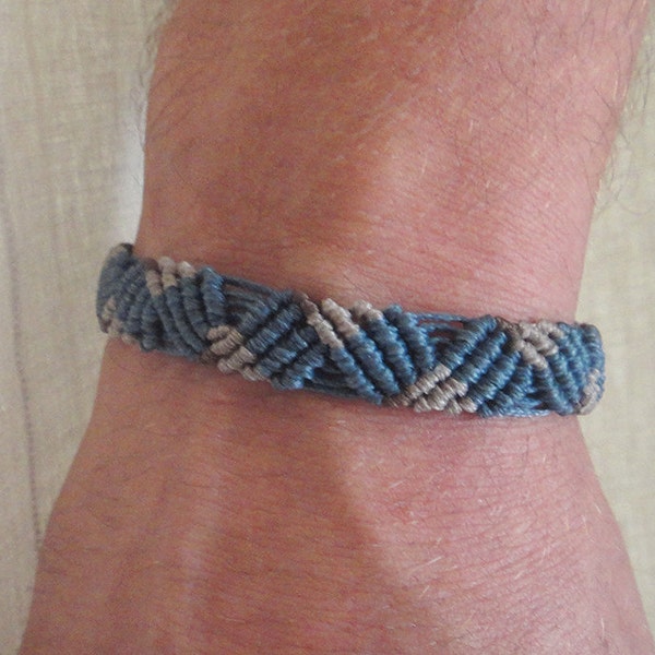 Men's Macrame bracelet. Size is adjustable. Fastening with slip knot. Custom Made in any color combination. Width 1.3cm