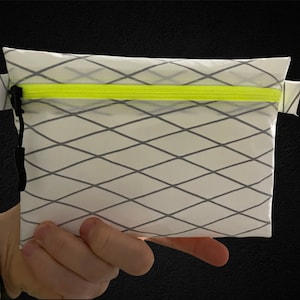 Xpac V07 Tasche, ultraleichte Brieftasche in Weiß mit neongelbem wasserfestem YKK-Reißverschluss