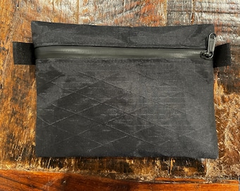 Estuche Xpac V07, cartera ultraligera en color negro, con cremallera impermeable HHH.