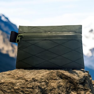 Xpac V07 pouch, ultralight, Mini wallet in olive Green  , with black YKK water proof Zipper, credit card pouch, EDC pouch