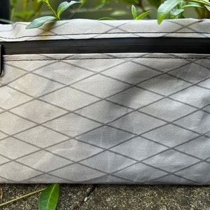 Xpac V07 Tasche, ultraleichte Brieftasche in Grau mit schwarzem HHH wasserdichtem Reißverschluss