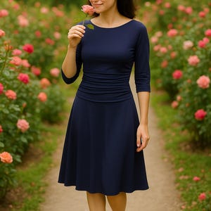 Kleid Ivy | Elegantes Damenkleid mit Raffungen | Dunkelblaues Jerseykleid mit 3/4-Ärmeln | A-Linie | ungiko handmade