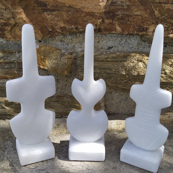 Monatliches Angebot! Geigenförmige Figuren Schneewittchen Marmor, drei Stück Set, Neolithikum, Museum Repliken, einzigartige Skulptur Kunst Geschenk,