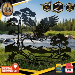 Op de afbeelding: Zwarte metalen sculptuur van een adelaar die op een tak zit, met een achtergrond van bergen en boom silhouetten. De afbeelding bevat de tekst "CNC Design Hub", "Custom Designs", "Hand Drawn" en "Toolpath Tested". Digitale download beschikbaar.
