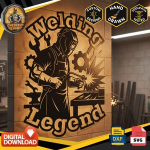 Könnte beinhalten: Ein schwarz-beiges Schild mit den Worten "Welding Legend" und einer Illustration eines Schweißers. Das Schild enthält den Text "CNC Design Hub", "Custom Designs", "Hand Drawn" und "Toolpath Tested". Das Schild enthält auch die Wörter "Digital Download" und die Dateitypen "DXF" und "SVG".