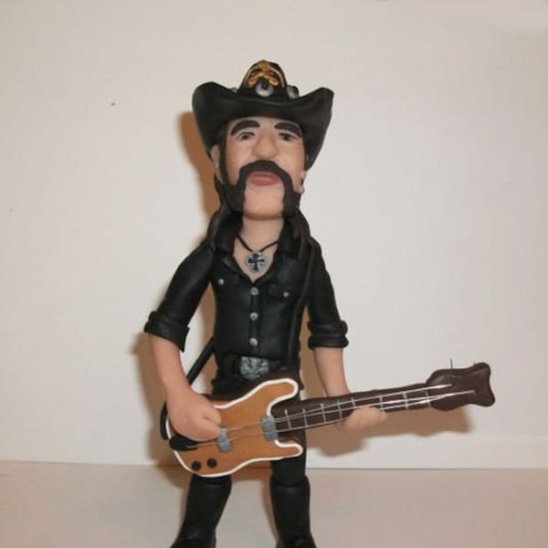 Lemmy Kilmister, sculpture Motorhead, figurine en pâte polymère - sculptée à la main, moustache, guitare, rock metal star home decor - fimo, sculpey