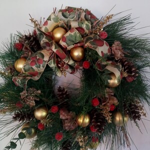 Christmas Wreath - Traditional gold, soft red and pink