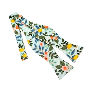 Papillon da annodare Citrus, stampa limone e arancia su menta, papillon estivo da matrimonio, papillon regolabile fatto a mano, regalo per la festa del papà, fazzoletto da taschino