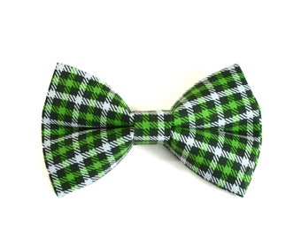 Clover bow tie in Black or in White/St. Patrick's Day/Irish bowtie/Shamrock bow tie/Men's bowtie/boy's bowtie/Lucky Clover bowtie/dog bowtie