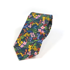 Hochzeitskrawatte Feldkrawatte Blumenkrawatte für Jungen Herrenhochzeit Krawatte Bramble Lea Krawatte Weiße Krawatte Geschenk für ihn Ringträger Krawatte Trauzeugen
