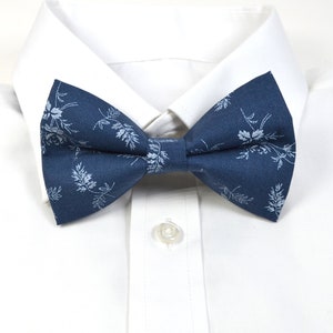 Denim floral tie/Wedding Bow tie/Men&#39;s Bowtie/Boy&#39;s bowtie/handmade gift/father/dog bowtie/groomsmens bowtie