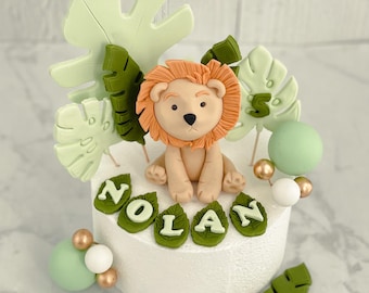 Zestaw Safari/Wild One Cake Kit z rzeźbionym lwem (lub słoniem/żyrafą) do dekoracji zwykłego kupionego w sklepie tortu i przekształcenia go w luksusowy, spersonalizowany tort!