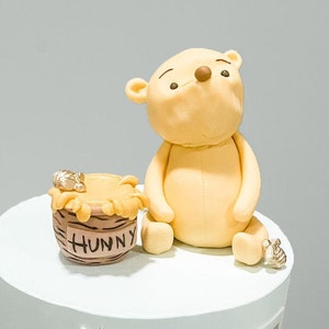 Adorno para tarta de feliz cumpleaños o baby shower con forma de oso personalizado inspirado en Winnie the Pooh