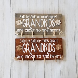 Cornice Portafoto In Legno Con Scritta Per Nonni | Side By Side Or Miles Apart | Per Foto 10x15 Cm | Regalo Emozionale - 3