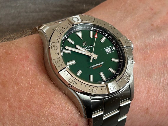 BREITLING  Avenger Automatic Green Dial Men's Wat… - image 4