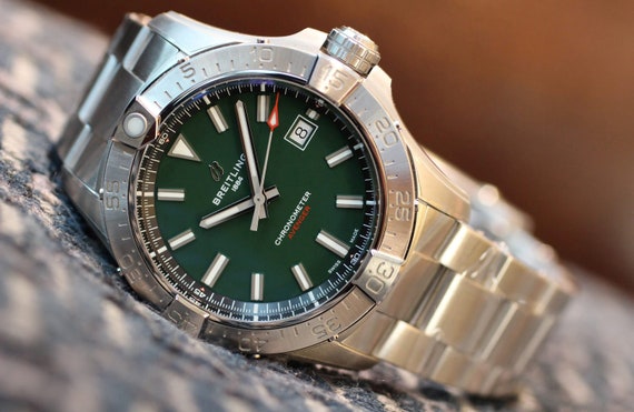 BREITLING  Avenger Automatic Green Dial Men's Wat… - image 2