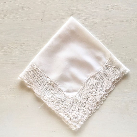 Antique Lace Linen Handkerchief, Beautiful Design