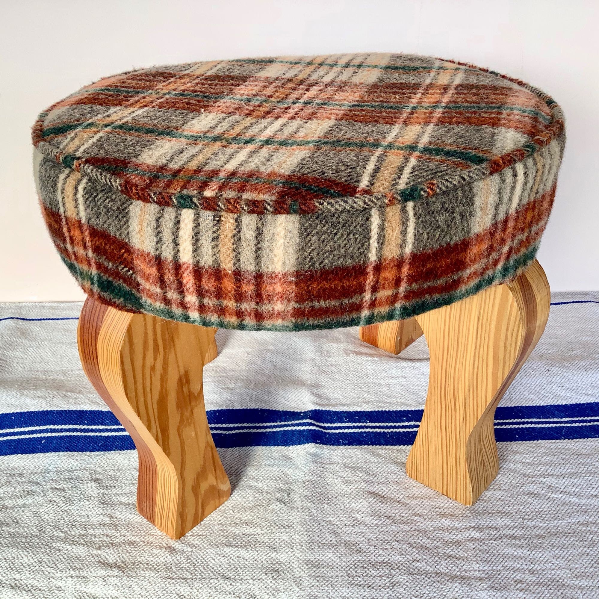 Reposapiés de madera cubierto de lana hecho a mano de madera | Etsy