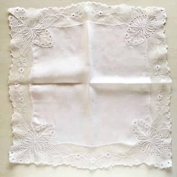 Gorgeous White Antique Linen Handkerchief with Wo… - image 2