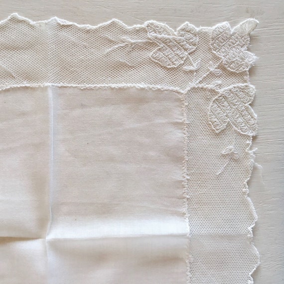 Antique Linen and Tulle Lace Handkerchief, Leaf D… - image 3