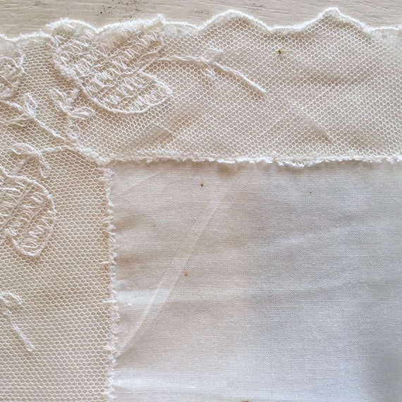 Antique Linen and Tulle Lace Handkerchief, Leaf D… - image 5