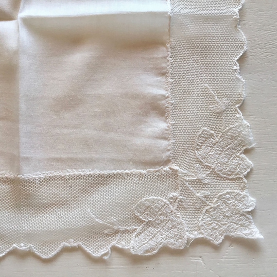 Antique Linen and Tulle Lace Handkerchief, Leaf D… - image 7