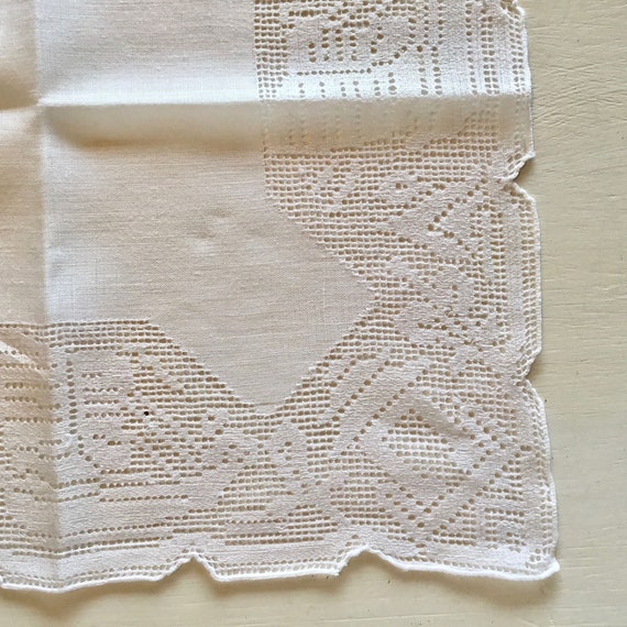 Antique Linen Handkerchief with Cutwork Edge, Vin… - image 6