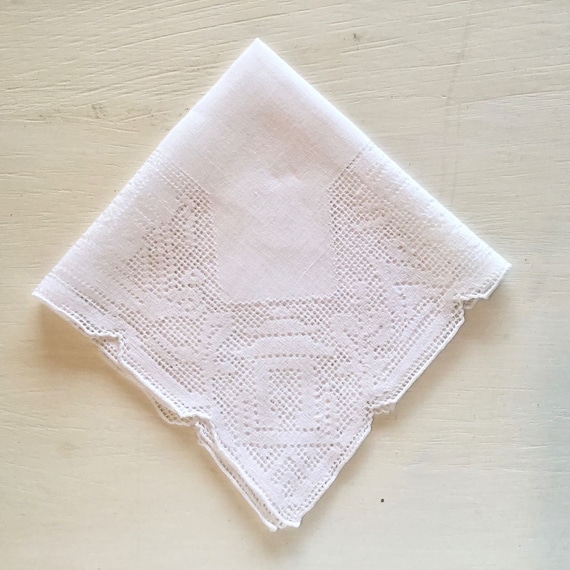 Antique Linen Handkerchief with Cutwork Edge, Vin… - image 1