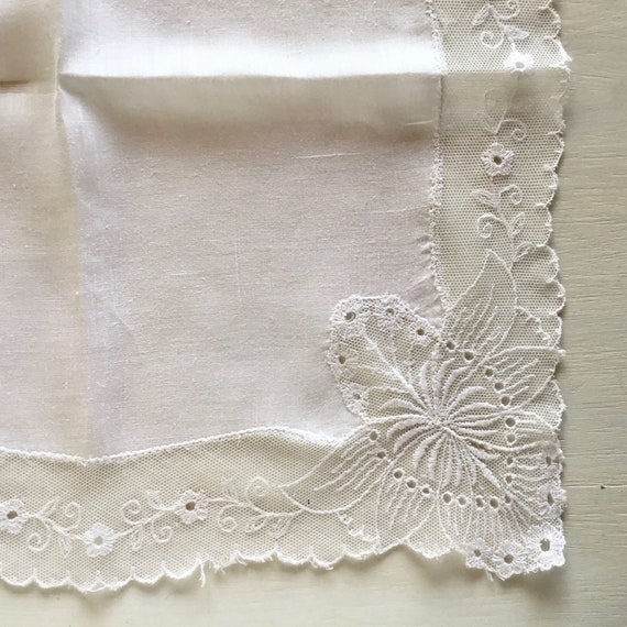 Gorgeous White Antique Linen Handkerchief with Wo… - image 3