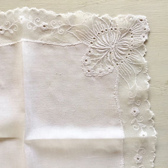 Gorgeous White Antique Linen Handkerchief with Wo… - image 4