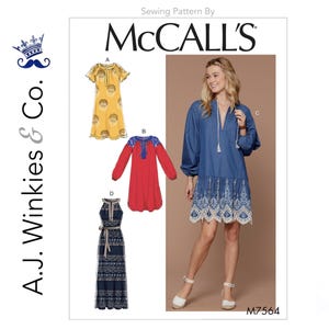以下が含まれることがあります： McCall'sのソーイングパターン。3つのドレスのデザインがあります。デザインには、半袖のイエローのドレス、長袖の赤いドレス、ネイビーブルーのマキシドレスが含まれます。パターンには、白い刺繍が施されたブルーデニムのドレスと、そのドレスを着たモデルも含まれています。