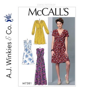 Puede incluir: Patrón de costura McCall's M7381 con varios diseños de vestidos. El patrón incluye ilustraciones de vestidos con diferentes largos de manga, estampados florales y de lunares, y una modelo con un vestido floral rojo. El logotipo de A.J. Winkies & Co. está a la izquierda.