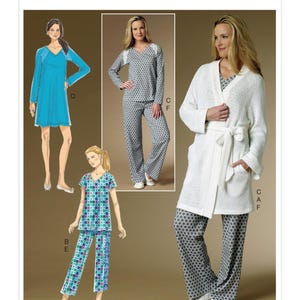 Peut inclure: Une feuille de patron Butterick présentant des illustrations de modèles de vêtements de nuit. Les modèles comprennent une chemise de nuit bleue, un ensemble de pyjama à imprimé géométrique gris et un peignoir blanc gaufré avec un ensemble de pyjama assorti. Le numéro de modèle est B6428.