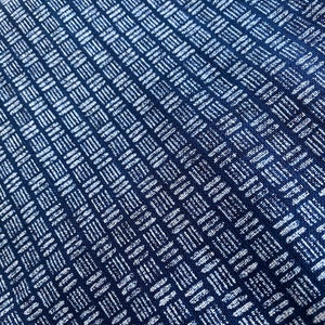 Gefütterte Quadrate auf Marine - Stoff von der 1/4mtr