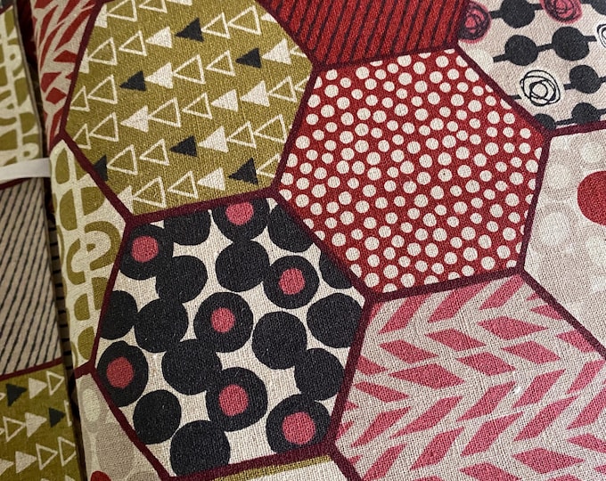 Hexie Magic Burgundy Borders Japanese Linen/Cotton - fabric by the 1/4mtr