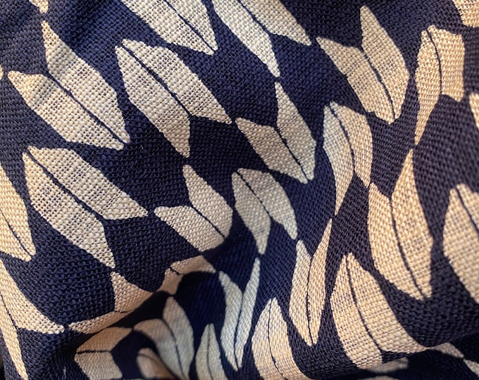 Arrow Feathers on dark navy - fabric by the 1/4mtr