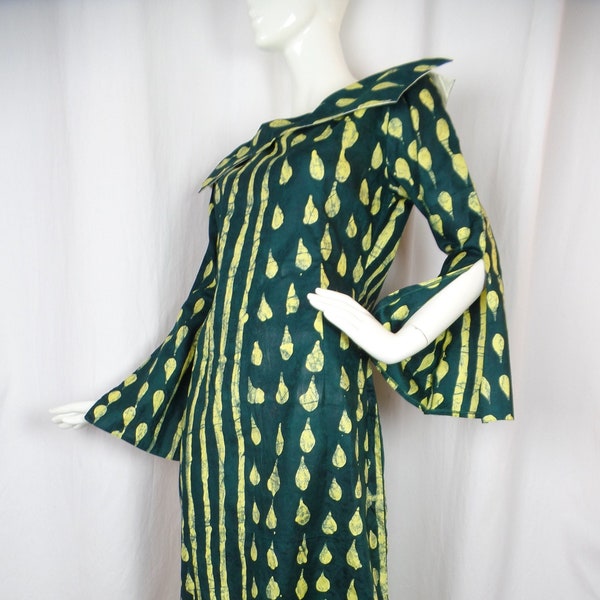 vintage NIGERIAN WAX HOLLAND avant garde African maxi dress/ split trumpet sleeve/ Batik/dramatic collar: fits size 6-8US
