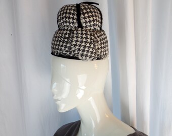 vintage HATTIE CARNEGIE black & white houndstooth printed feather 2 layer pill box Cocktail Hat / velvet ribbon detail: one size